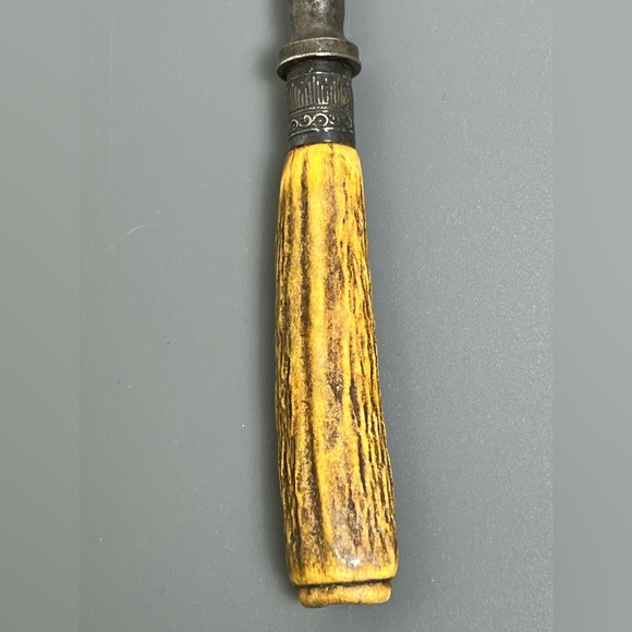 Vintage Sharpening Steel with Wooden Handle - Picture 4 of 8